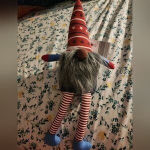 BNWT Sitting mini gnome